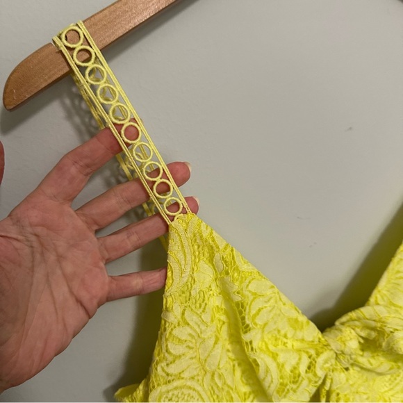 Astr The Label Joey Sleeveless Lace Bow Tie Short Mini Dress Size Large Yellow - Picture 4 of 10